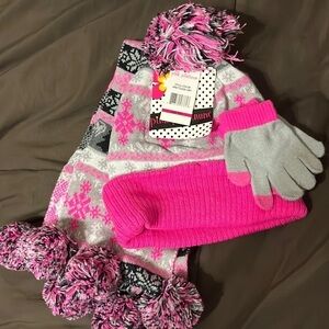 NWT Toddler size hat gloves and scarf set